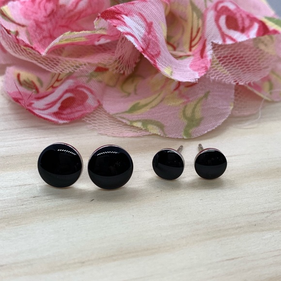 🌟 Sterling Silver 925 Black Stud Earrings - Picture 4 of 4